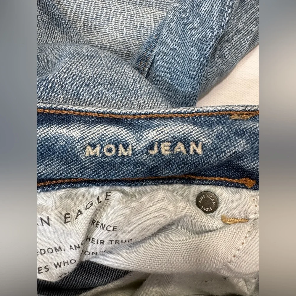 American Eagle Outfitters Stretch Mom Jean
